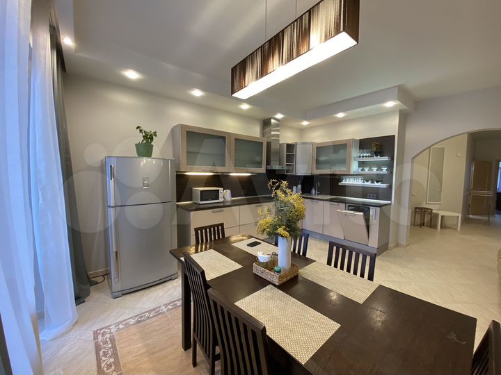 3-к. квартира, 142 м², 2/7 эт.