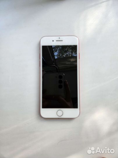 Телефон iPhone 7