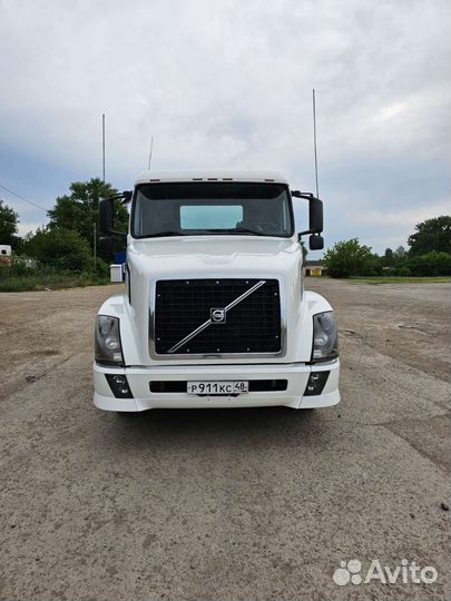 Volvo VNL 42T, 2003