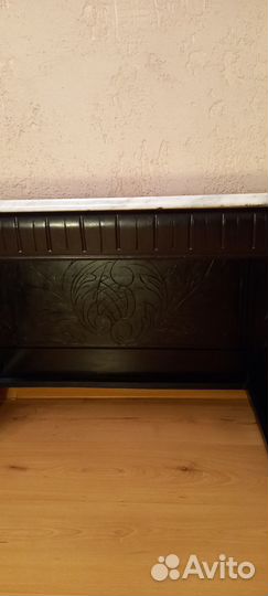 Антикварный консольный столик