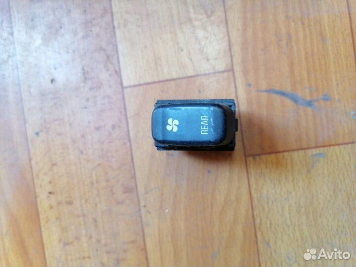 Кнопки прочие Mitsubishi Pajero V75W 6G74 GDI 2001