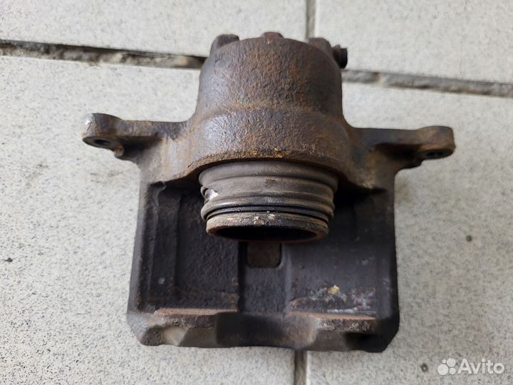 Суппорт тормозной передний Mitsubishi Lancer IX