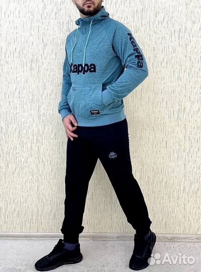 Мужской спортивный костюм