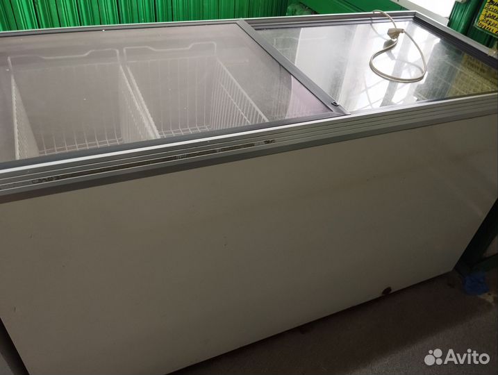 Продам морозильные лари, холодильную витрину