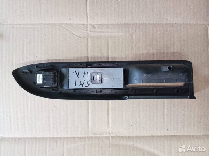 Блок управления стеклоподъемниками передней левой