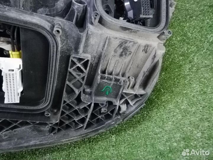 Фара правая Mercedes-Benz E-Class