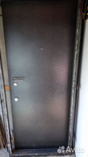 Продаю дверь железную