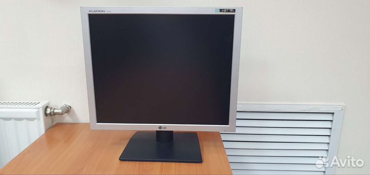 Монитор LG 19
