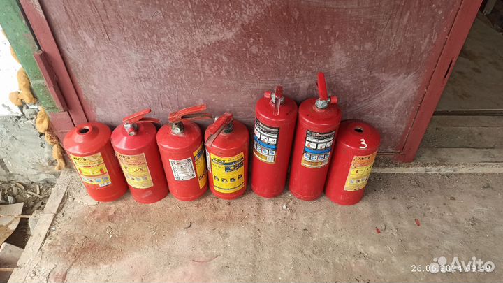Корпус б/у огнетушителя и комплектующие к нему