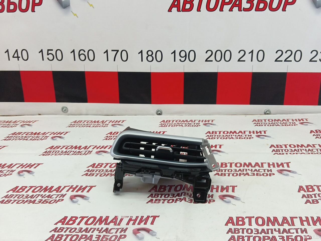 Дефлектор воздуховода левый Джили Эмгранд SS11