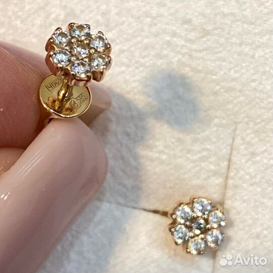 Золотые серьги пусеты с фианитами