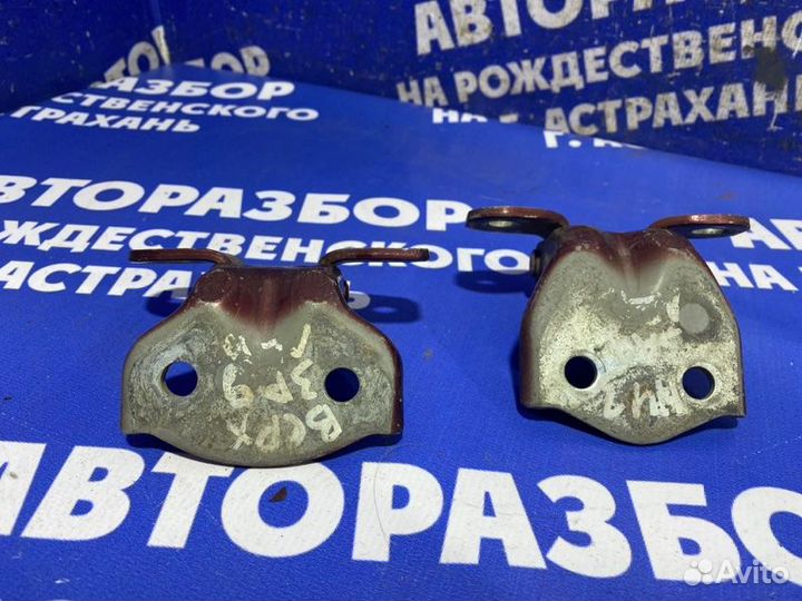 Петля двери Hyundai Accent седан 2006