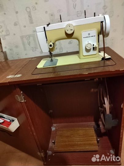 Швейная машинка Чайка 132м