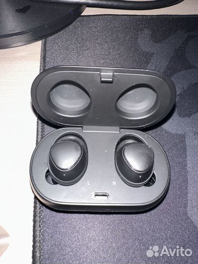 Наушники Samsung Gear IconX (SM-R140)