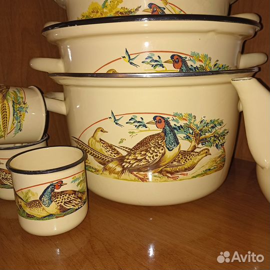 Посуда эмалированная новая кастрюли чайник кружки