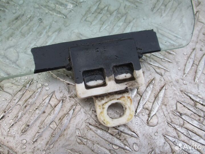 Стекло двери передней левой Toyota Yaris 2004 Рест