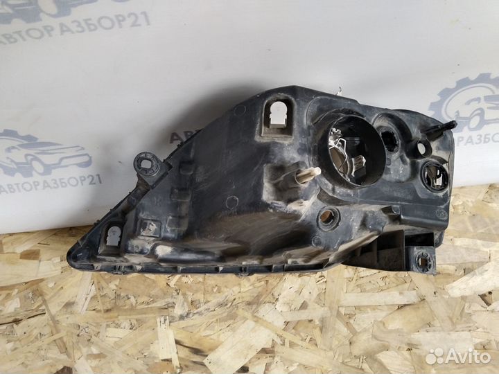 Фара правая LADA Largus / Renault Logan