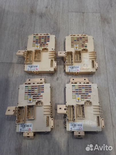 Блок предохранителей салонный