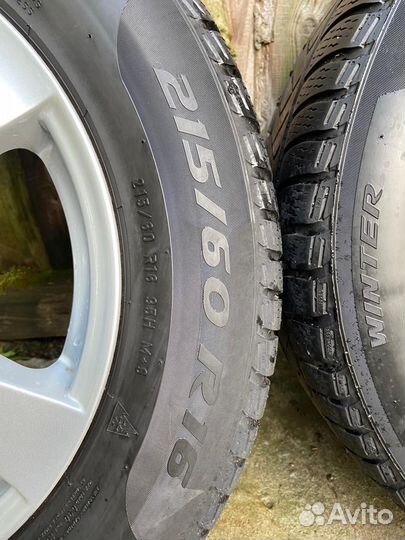 Pirelli Winter Sottozero 3 215/60 R16