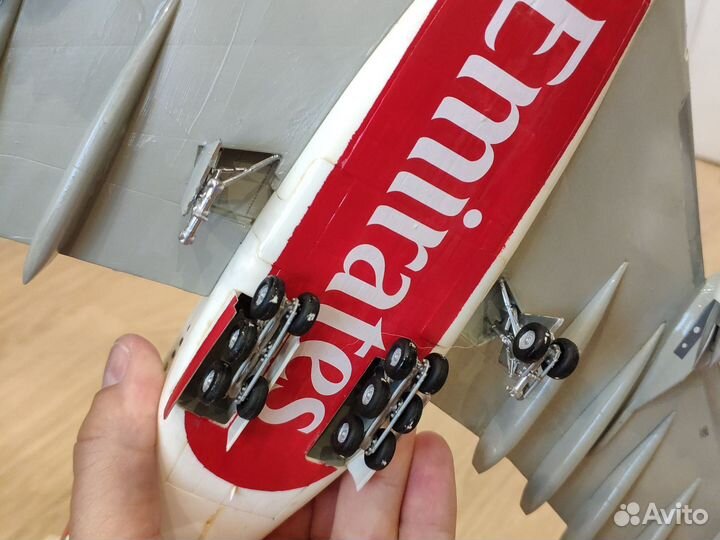 Модель самолёта Airbus A380 Emirates