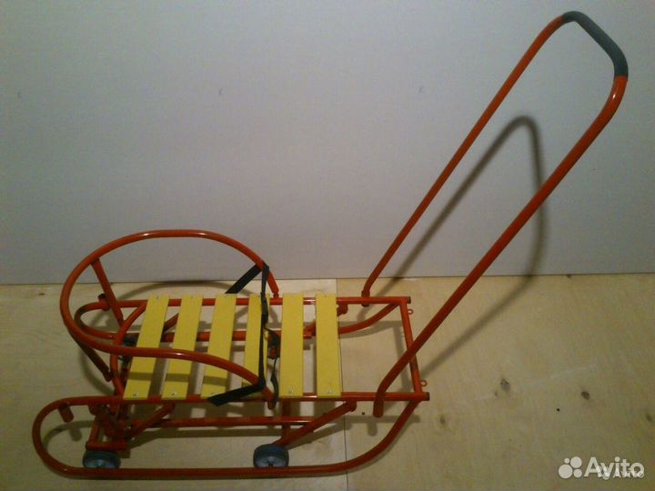 Санки с ручкой и колесами