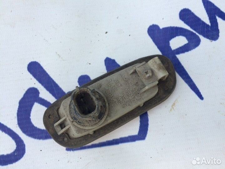 Повторитель передний левый Subaru Impreza GC8