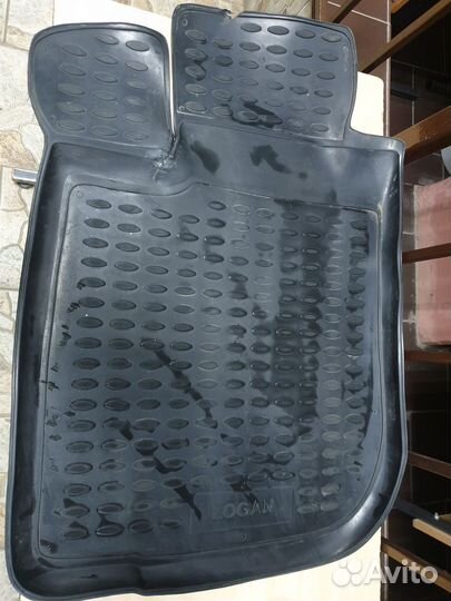 Комплект резиновых ковриков логан-1