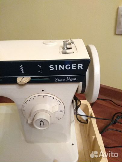 Швейная машина Zinger