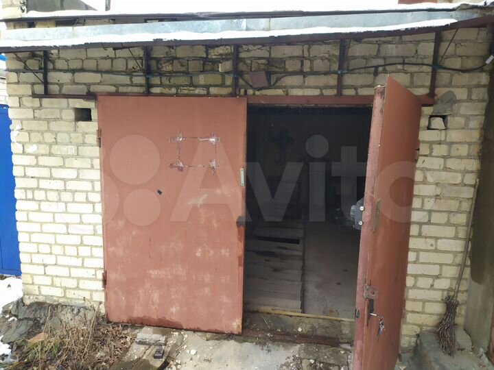 Гараж, > 30 м²