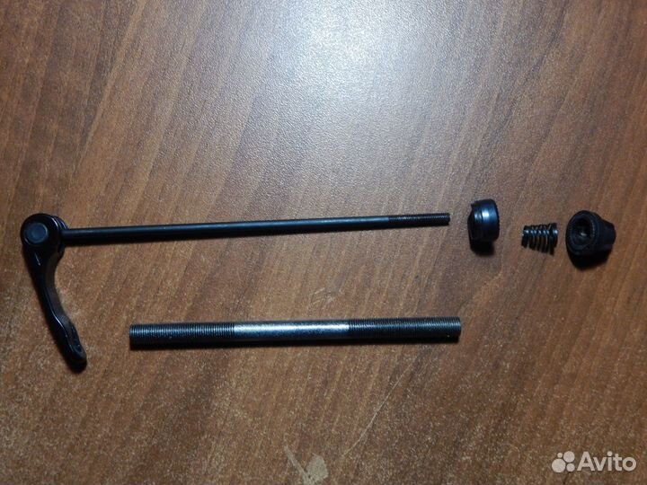 Ось втулки с эксцентриком