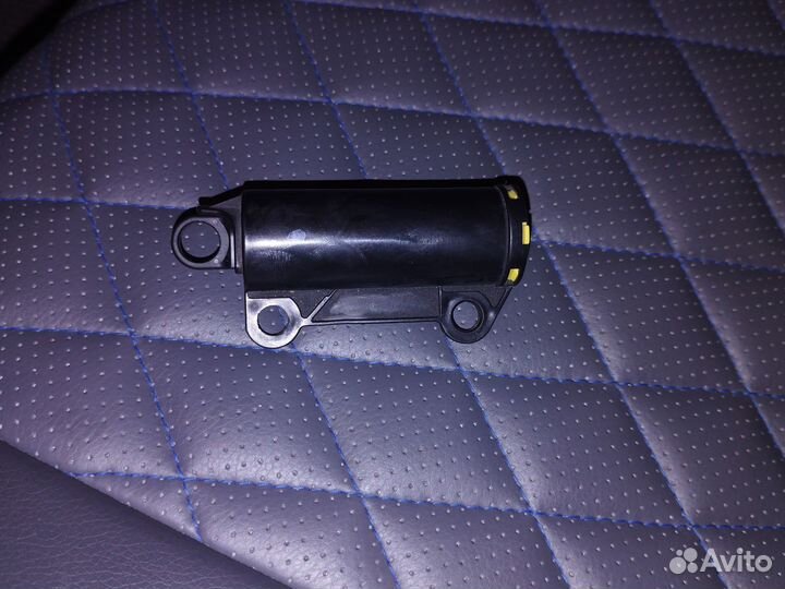 Демпфер бардачка toyota corolla