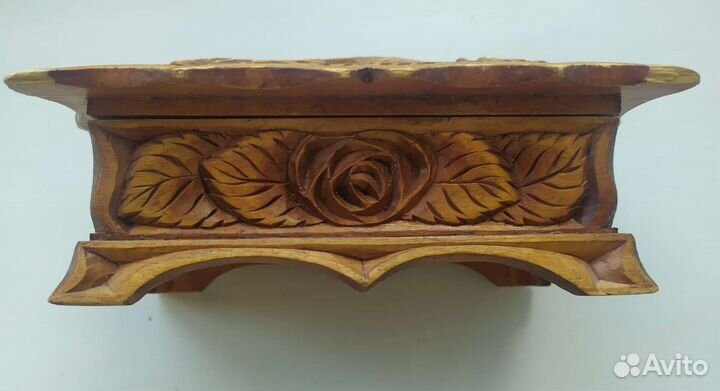 Деревянная шкатулка