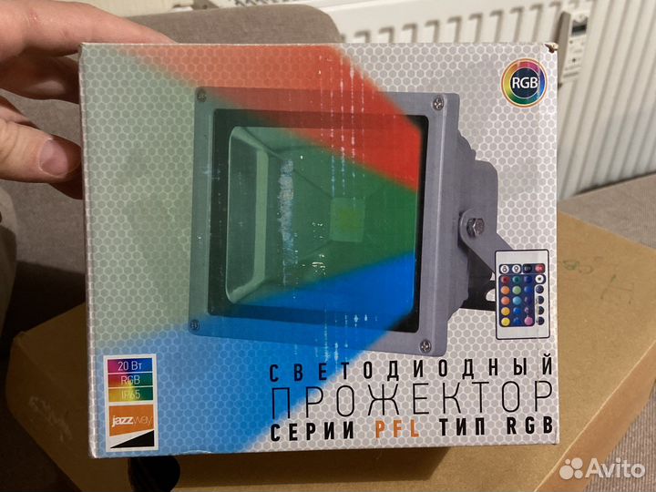 Прожектор светодиодный с пультом разноцветный