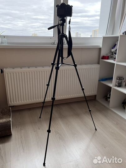 Зеркальный фотоаппарат canon 1100d и штатив dexp