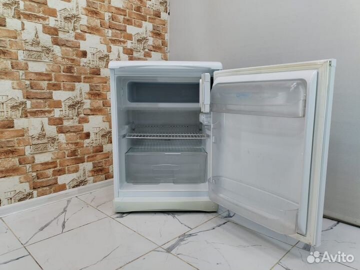 Маленький холодильник бу
