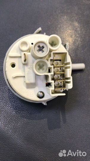 Датчик уровня воды (прессостат) стиральной машины