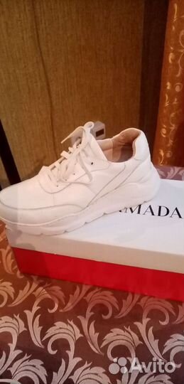 Кроссовки женские 40 размер белые