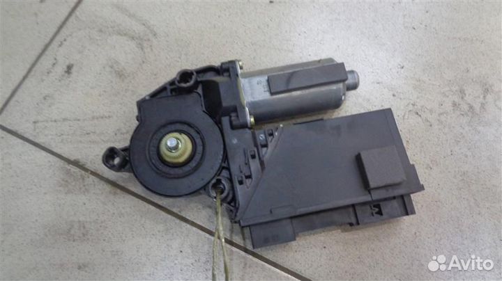 Моторчик стеклоподъемника задний левый Volkswagen