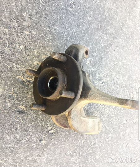 Поворотный кулак правый Форд Фиеста