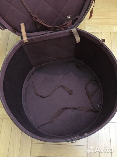 Старинная круглая шляпная коробка