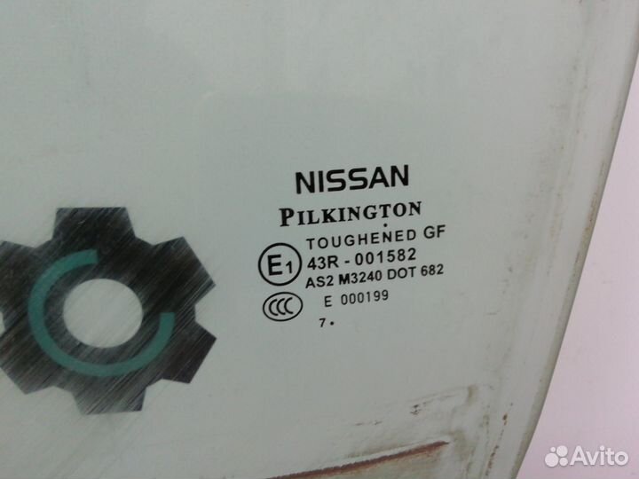 Стекло двери переднее левое 80301JD000 Nissan