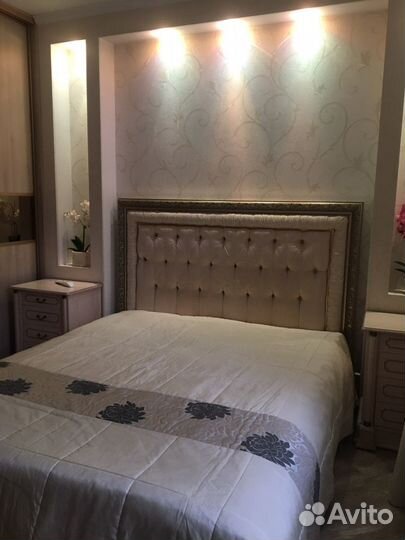 Покрывало на 2 х спальную кровать,подушки на диван