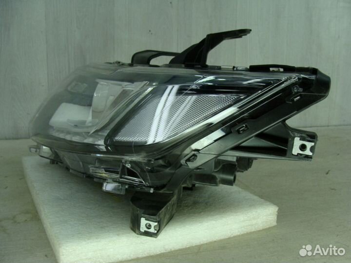 Фара левая Mitsubishi Outlander