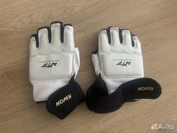 Перчатки для тхэквондо WTF