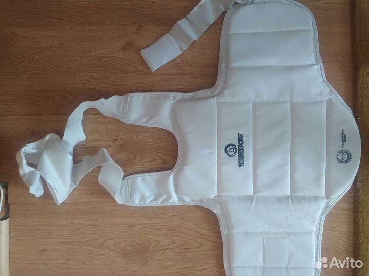 Защитный жилет для единоборств