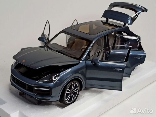 Porsche Cayenne Turbo S 2017 Minichamps 1:18