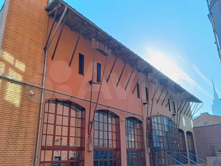 Сдам здание, 1824.8 м²