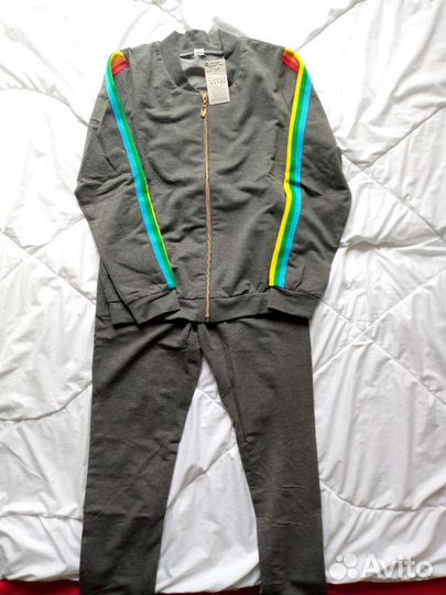 Спортивный костюм женский