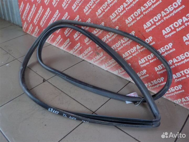 Уплотнитель двери передний правый Toyota Rav 4