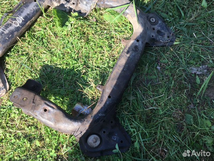 Подрамник Ауди 100 С4 А6 С4